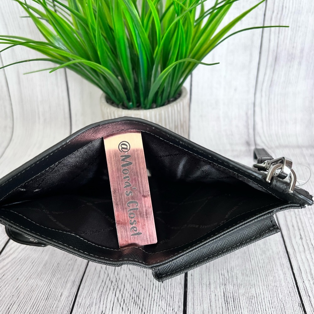 Michael Kors Wallet - Picture 10 of 10